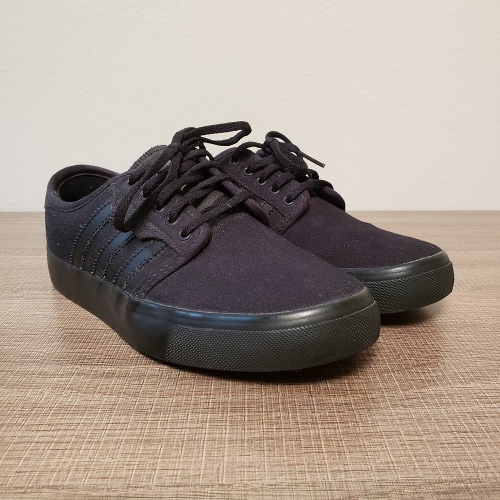 ADIDAS sneakers in Black, Size 5 Women / Size 4 Mens